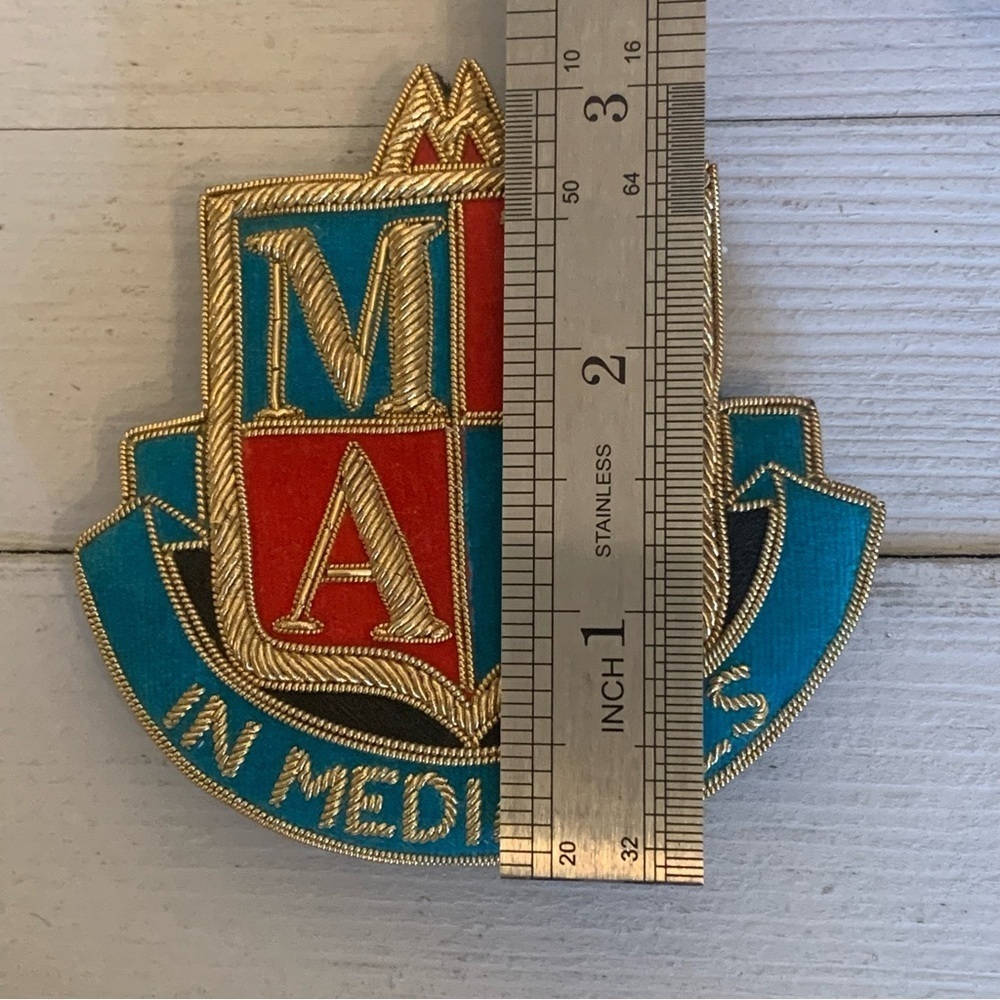 Vintage MRAC IN MEDIA RES Crest Emblem Badge Gold Bullion Embroidery With Case - Picture 9 of 9